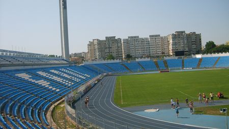 Steaua și Rapid joacă pe același gazon la un interval de 24 de ore. "Terenul nu e bun, sperăm să nu plouă". Record de vânzări pentru Săgeata