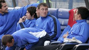 Măsură de criză: "Tăiem din salarii, dar creștem primele!"