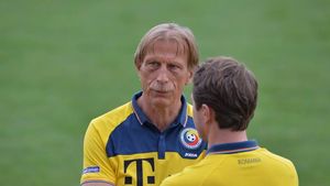 Cum a ales Christoph Daum să înceapă conferința de presă de dinaintea meciului cu Muntenegru și ce a declarat înainte de debutul pe banca naționalei: "Suntem pregătiți să învingem mâine"