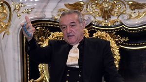 Incredibil! E debandadă la FCSB. Gigi Becali chiar a îmbătrânit: Elias Charalambous şi Mihai Pintilii au schimbat sistemul fără să îi ceară voie: "I-am zis lui Meme"