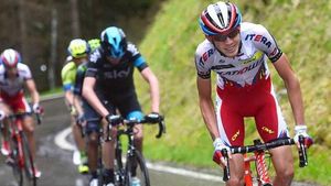 Tătarul Zakarin a câștigat la Imola! După ce a luat Turul Romandiei în fața lui Froome, rusul de la Katiușa s-a impus în etapa a 11-a a Turului Italiei, după o evadare senzațională