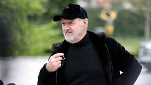 Gigi Becali a decis să dea afară doi fotbaliști din lotul FCSB, iar acum a dezvăluit ce se întâmplă cu ei: „Băluță e la mare, să se bronzeze, iar Gele vrea să se apuce de haltere”