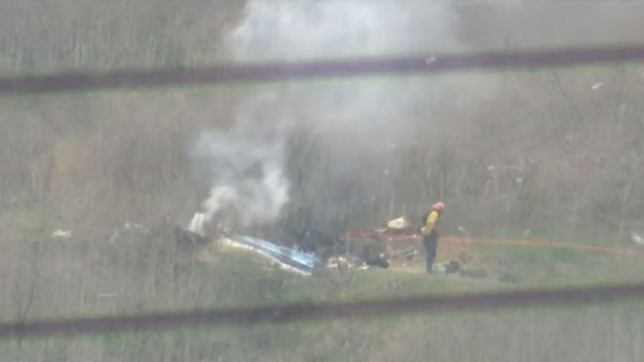 Primele imagini de la locul în care s-a prăbuşit elicopterul lui Kobe Bryant! Nu există supravieţuitori! | VIDEO