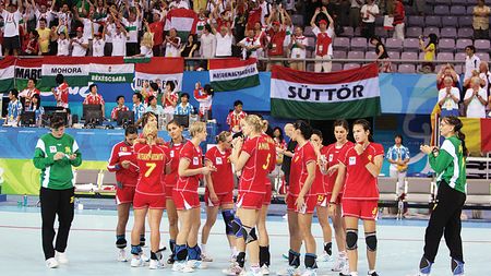 Fetele lui Tadici, „rupte" în interior