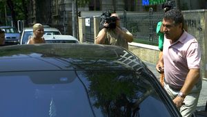 INCREDIBIL | Condamnat în 2014 la 4 ani și 8 luni de închisoare, Victor Becali ar fi fost văzut plimbându-se cu mașina prin Pipera!