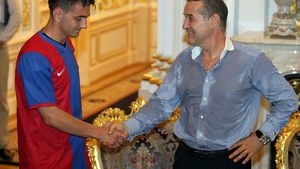 VIDEO | Romeo Surdu explică metoda "bilețelelor" din Ghencea: "Nu e o surpriză, lucrurile astea se discută înainte. Aș vrea să antrenez Steaua și CFR, la Rapid cred că ar fi cam greu"