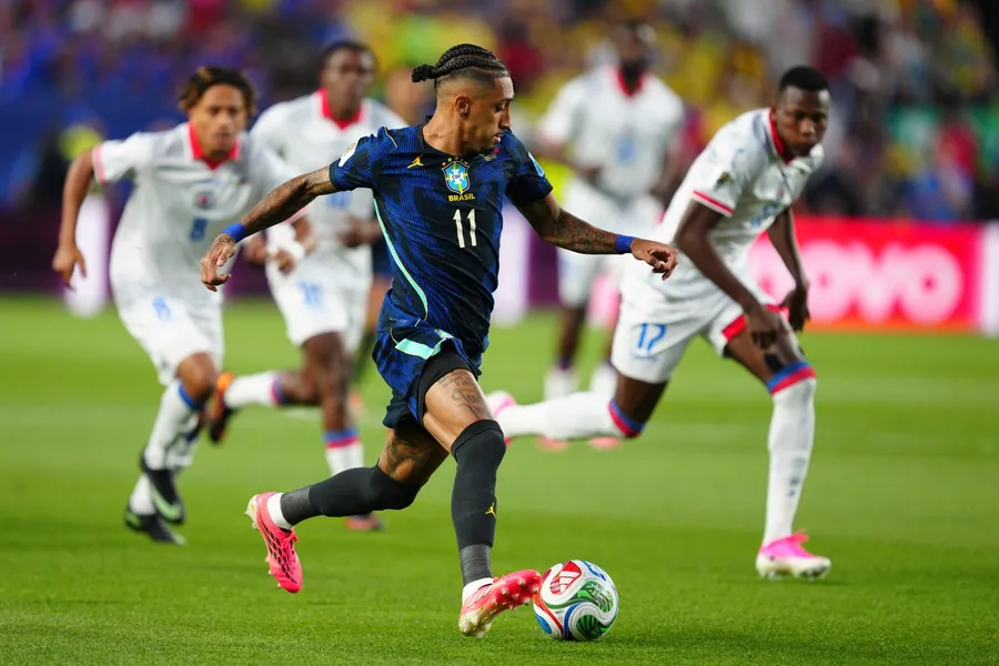 brazilia-haiti-3-0-pana-punem-noi-guvern-o-echipa-e-out-deja-de-la-mondial-samba-cu-bataturi-intr-o-curte-la-tara-s-a-rupt-starul-din-la-liga