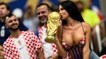 E Croația la Mondial, e și Ivana Knoll în tribună. Apariție RĂVĂȘITOARE a brunetei care a înnebunit mapamondul