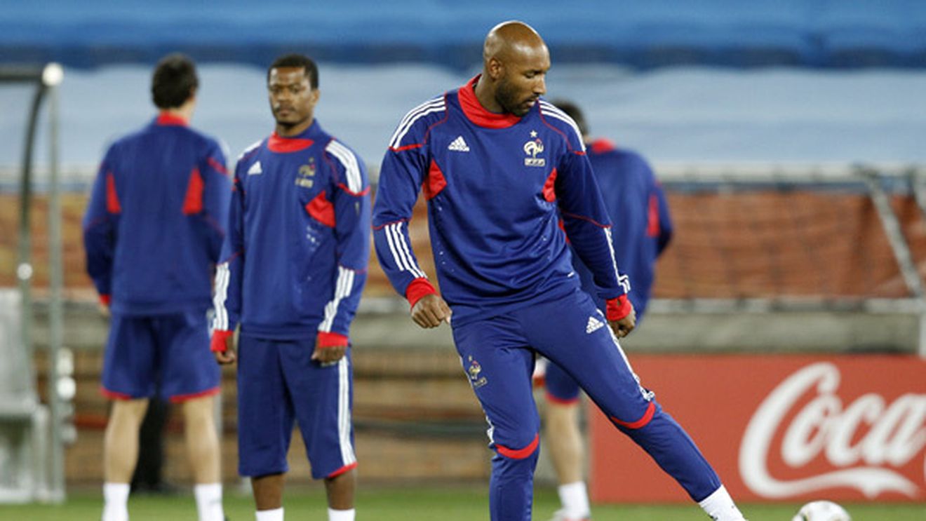 Evra: "Problema Franței nu este Anelka!** Avem printre noi un trădător care trebuie eliminat"