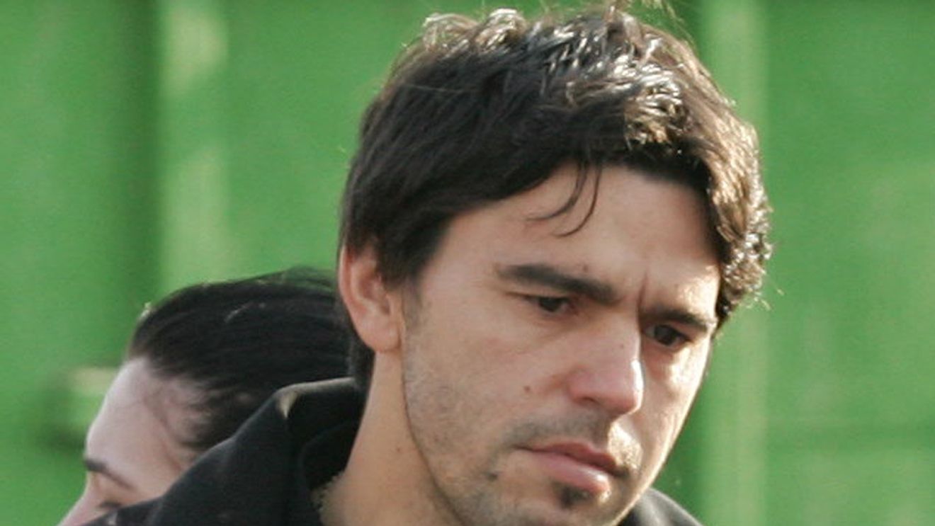 Contra, condamnat nu decorat