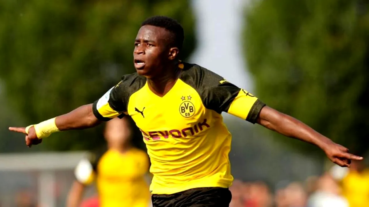 Youssoufa Moukoko, puștiul fenomen de la Borussia Dortmund, ținta ultrașilor rasiști! Ce i-au făcut după ce a marcat un hattrick