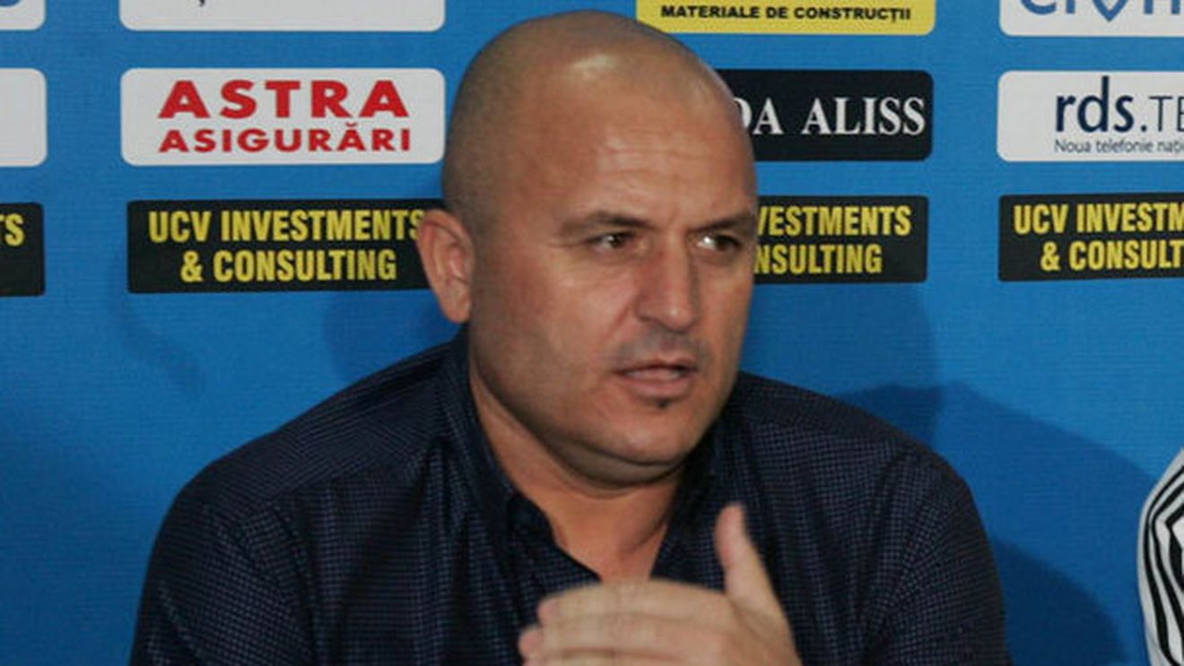 "Reghecampf se plânge ca o muiere pe la TV!** Poate să plece, nu mai e nevoie de el la Craiova"