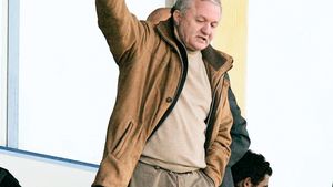 Săgeți spre Dorinel