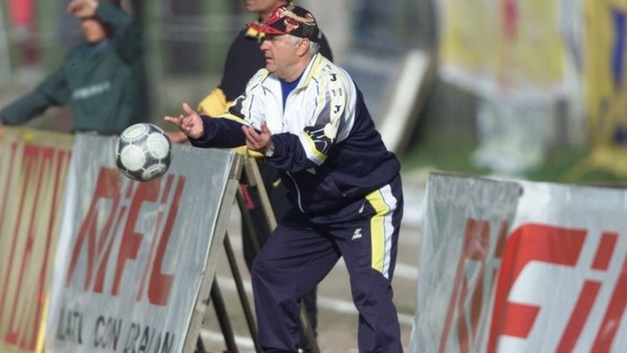 EXCLUSIV | "Dan Petrescu se apropie de Halagian. Când m-am apucat eu de fotbal, se jucau miuțe! În peste 90% dintre cazuri câștiga apărarea". Un fost mijlocaș legendar al Craiovei explică eficiența "Bursucului"