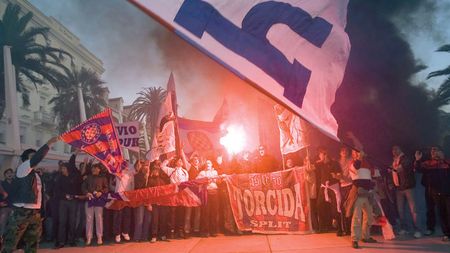 "Câinii" au dat de dracu''!