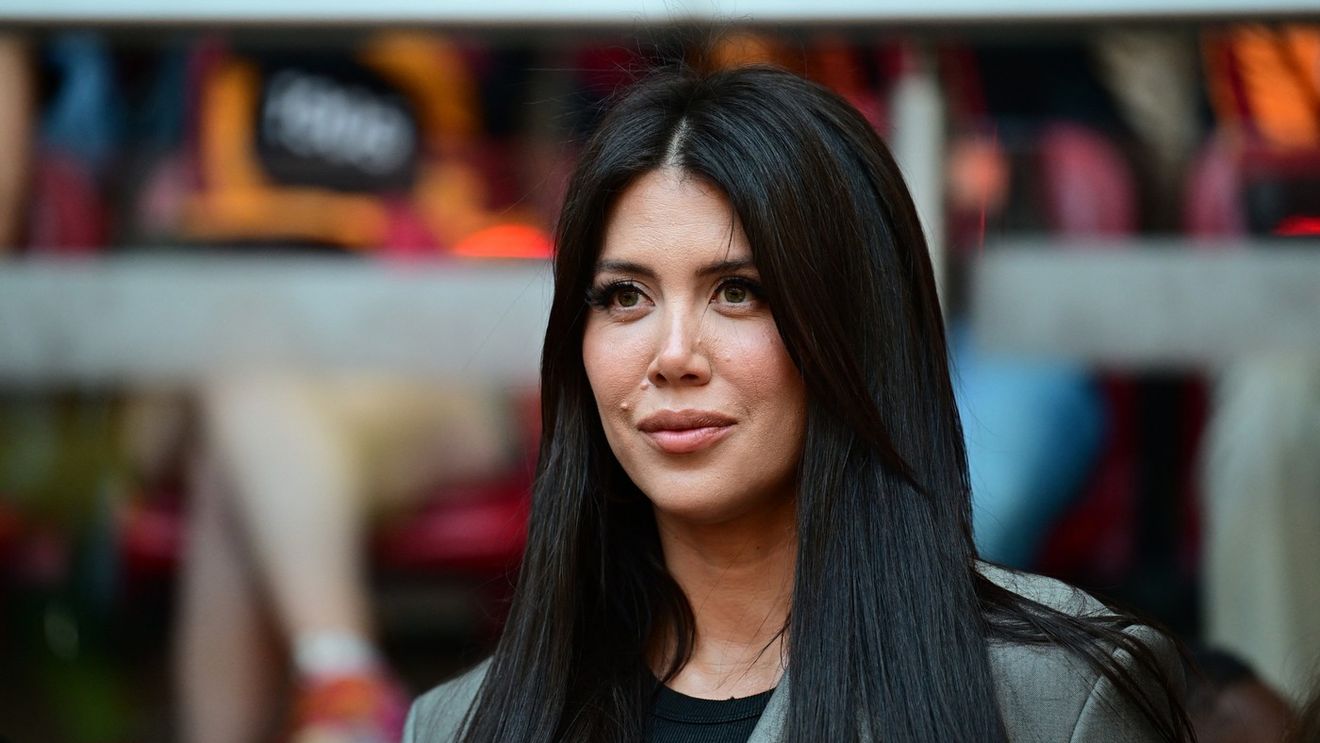 Impresara îl „curăță” pe fotbalistul milionar la divorț: îi ia vila de la Milano, vila de la lacul Como și îi cere pensie alimentară de 500.000 de euro pentru cele două fetițe