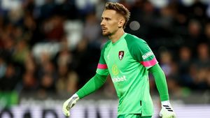 Ionuț Radu începe să prindă gustul fotbalului englez! A debutat în Premier League, iar acum antrenorul l-a anunțat că va fi titular cu Liverpool