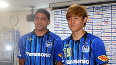 Adi Rocha a fost prezentat oficial la Gamba Osaka! Cum a încercat fostul stelist "să se dea bine" cu suporterii