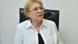 VIDEO | Doamna scrimei românești a împlinit 72 de ani! Sala de scrimă Floreasca a primit numele Anei Pascu. Alături i-au fost Ana Maria Popescu și Gabi Szabo