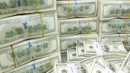 Fotbalul sfidează criza! **Cele mai importante 15 contracte semnate în luna februarie