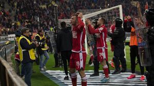 Dinamoviștii sunt inventivi în izolare: „Am luat un copil de la țară și l-am băgat în poartă”. Cum a speriat Daniel Popa oamenii dintr-un magazin