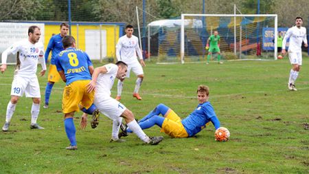 "Vrei să joci Cupa României? Păi fotbalul nu se face în noroi! Ne-au bătut cum îi băteam noi pe turci!" VIDEO | Dialog aprins în direct. Proteste din partea echipei din Liga 1 eliminată în 16-imi 