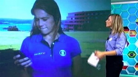 VIDEO | Scenă amuzantă în timpul partidei Belgia - Rusia. O reporteriță braziliancă, surprinsă nepregătită: "Ah, sper că nu s-a spart"