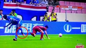 VIDEO | Accidentare șocantă suferită de Demba Ba. Un adversar i-a rupt tibia în două