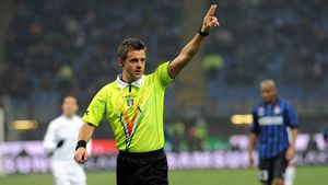 Nicola Rizzoli va arbitra meciul FC Barcelona - Bayern Munchen