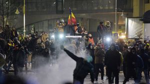 Pedepse cu închisoarea și amenzi pentru huliganii de la protestul față de OUG 13 din Piața Victoriei! Decizia luată azi