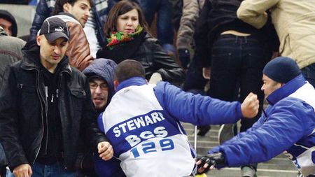 Fanii Stelei au ieșit "curați din duelul cu brutele în albastru" de la România - Belgia!** Motivul pentru care roș-albaștrii nu s-au ales cu capetele sparte