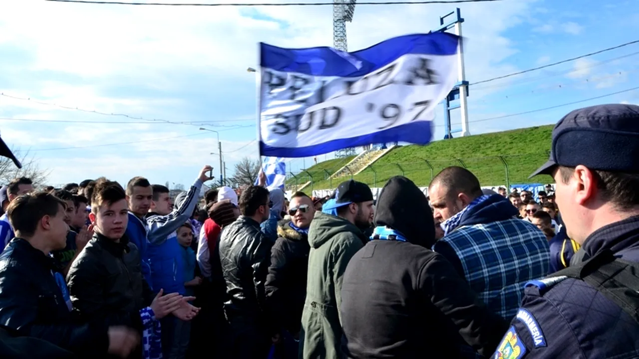Suporterii echipei FC Universitatea Craiova au protestat în fața stadionului
