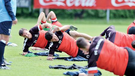 "I-a rupt, nu glumă!"** Măsurile gândite de Reghe după escapada la mare i-au întors pe colegi împotriva scandalagiilor! Tănase&CO, luați în colimator în vestiar