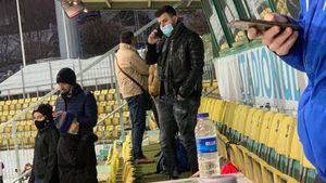 Adrian Mititelu JR. a „intrat” în jucătorii lui FC U Craiova! Ce a făcut la pauza meciului cu Concordia Chiajna | FOTO EXCLUSIV