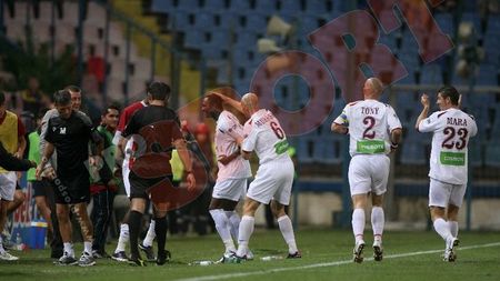 "Ne-au lipsit câteva minute! **Dacă aveam 1-0 la pauză, era altceva!"