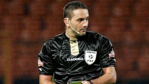 Colțescu a inventat 'penalty-ul fantomă'! Huzu: "În afară de cele trei lovituri de la 11 m, a arbitrat bine..." :)