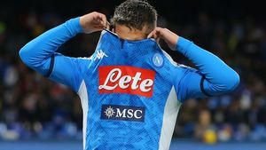 Scandal în Italia! Acuzat că se dă lovit, un star al lui Napoli a izbucnit: "Nu am ce face!" | VIDEO