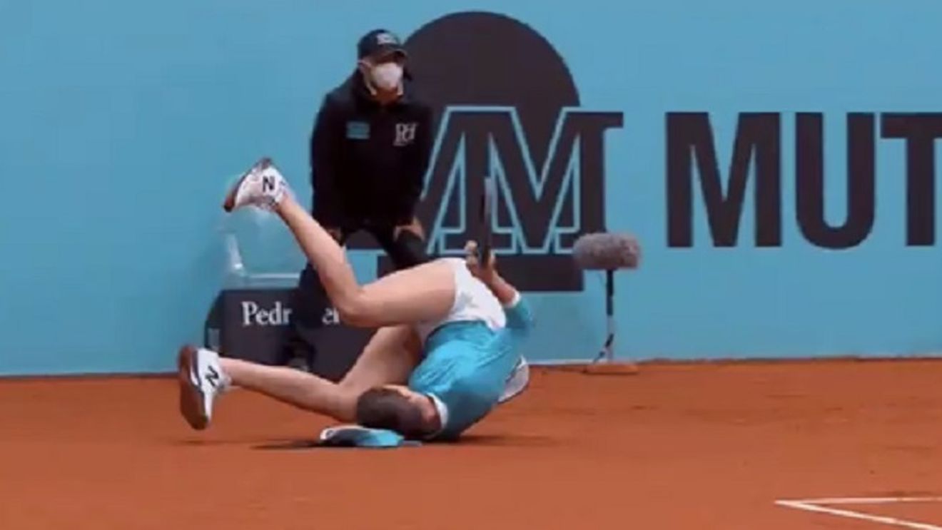 Sorana Cîrstea, căzătură cumplită în primul tur la Madrid! Românca a avut nevoie de intervenția medicului | VIDEO