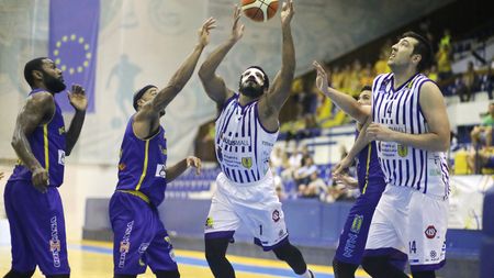 Baschetul timișorean, aproape de colaps și cu echipele SCM! Formația masculină a rămas fără antrenor, iar echipa feminină e ca și desființată