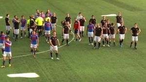 Experiment amuzant: cât de bine se pricep microbiștii la fotbal?** VIDEO Idee inedită a nordicilor: 22 de amatori vs. 11 profesioniști! Cât s-a terminat meciul