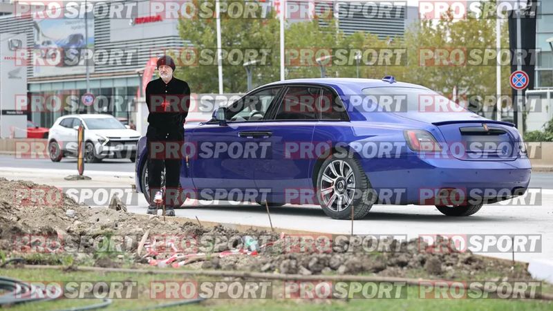 Gigi Becali dă ordine chiar și în post! Imagini inedite cu patronul FCSB, alături de mâna sa dreaptă, la șantierul bisericii în care a băgat 10.000.000 de euro