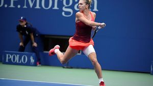 Victorie "dureroasă"! Accidentată, Halep o învinge pe Garcia și se califică în sferturi la Sydney. Urmează un nou meci dificil