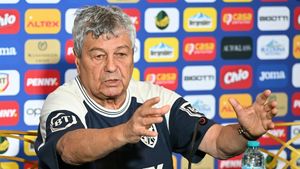 Mircea Lucescu a anunțat lista pentru meciurile cu Bosnia şi San Marino. Două surprize în atacul României