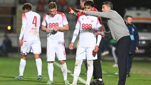 Dezvăluiri despre omul de afaceri care a salvat-o de la faliment pe Dinamo: „Dacă familia ar ști cât cheltuim, în secunda doi ar pune divorț!” | VIDEO EXCLUSIV