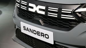 Cum arată noul interior de la Dacia Sandero 2026! Au apărut primele imagini „spion”: „Salt tehnologic evident!”