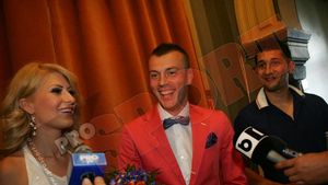 FOTO** Craiovenii au parte și de momente fericite! Mihai Dina s-a căsătorit