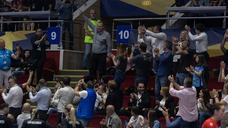 Moment special în Sala Polivalentă, la meciul CSM București - Esbjerg, cu Helmut Duckadam și Miodrag Belodedici în prim-plan!