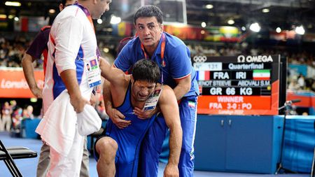 Timpul s-a oprit în loc: cea mai DUREROASĂ‚ imagine de la Olimpiadă!** FURAT de arbitri, acest sportiv a cedat și făcut o țară întreagă să plângă