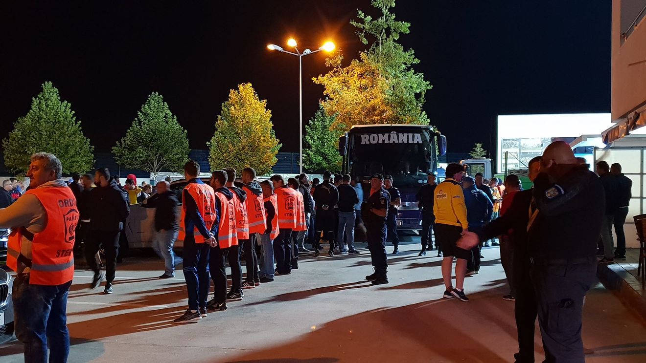 EXCLUSIV | Eroii fără fani! Decizie controversată luată de FRF, la finalul victoriei istorice cu Bosnia. FOTO | Ce au pățit suporterii "de rând" de la Ovidiu