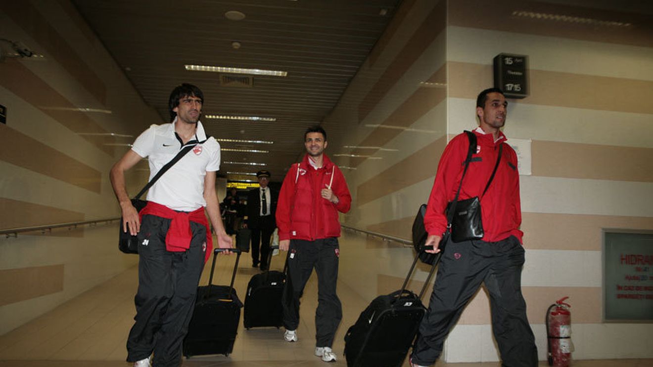 Bratu: "Nu m-a dat nimeni afară, eu am plecat! **Le mulțumesc celor 5-6 colegi care vor pleca și ei din cantonament!!!"